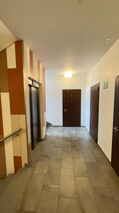 Hugo Apartment & Parking Riga Esterno foto